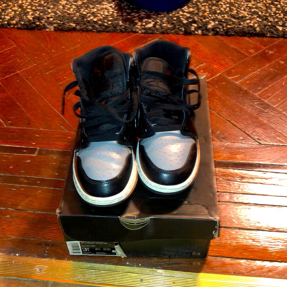 Jordan 1 Mid "Black/Gym Red/Particle Grey/White" Preschool Boys' Shoe